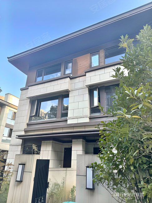 万科联排别墅毛坯可改造带入户花园带车库仅售270万