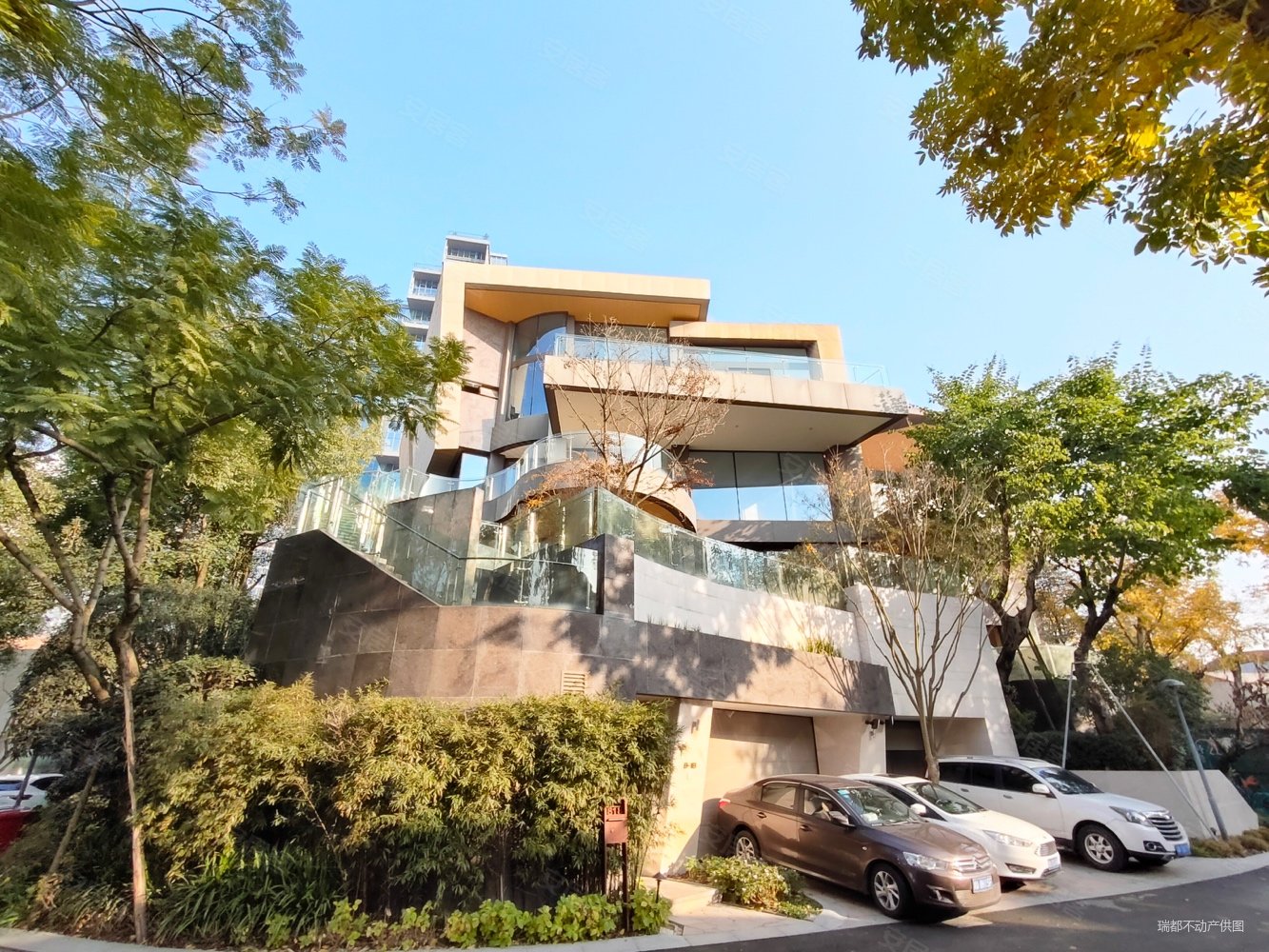 麓湖黑碟贝,大端头位置,临湖带私家码头,岛屿独栋别墅,麓湖生态城黑蝶