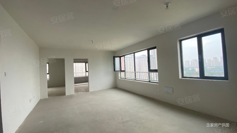 北海近市府旁客厅大窗户楼层采光好中海花园