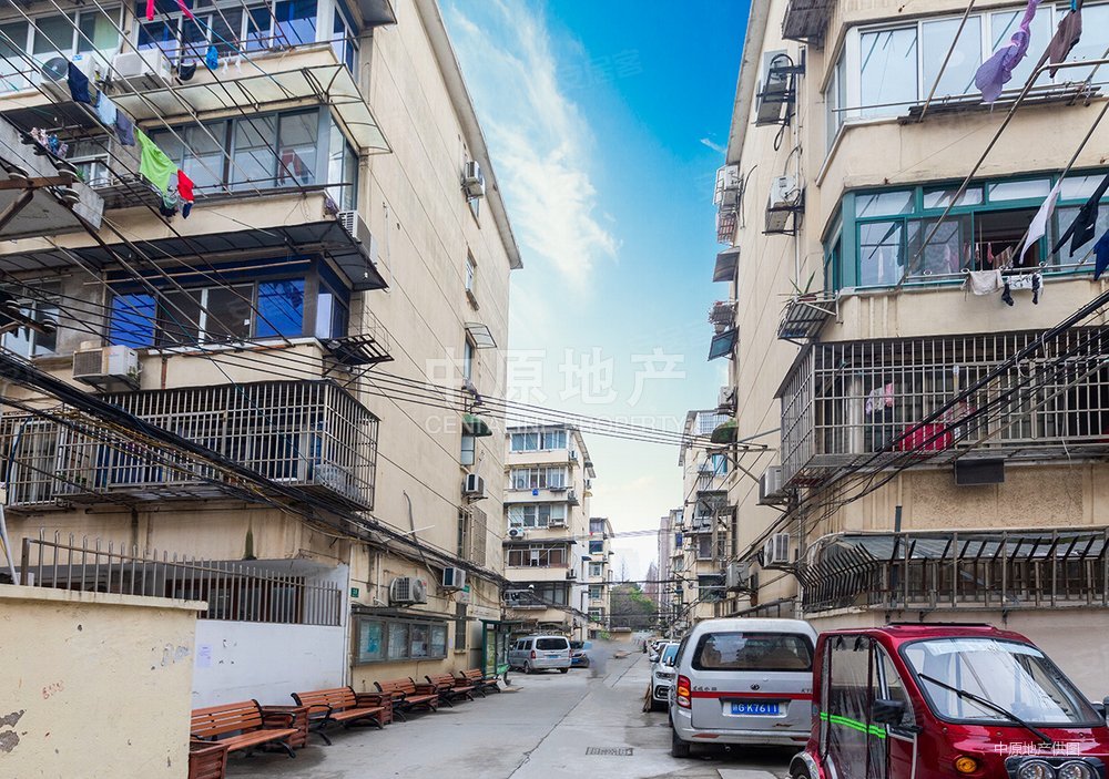 友谊新村(杨浦)2室0厅1卫51.37㎡南266万