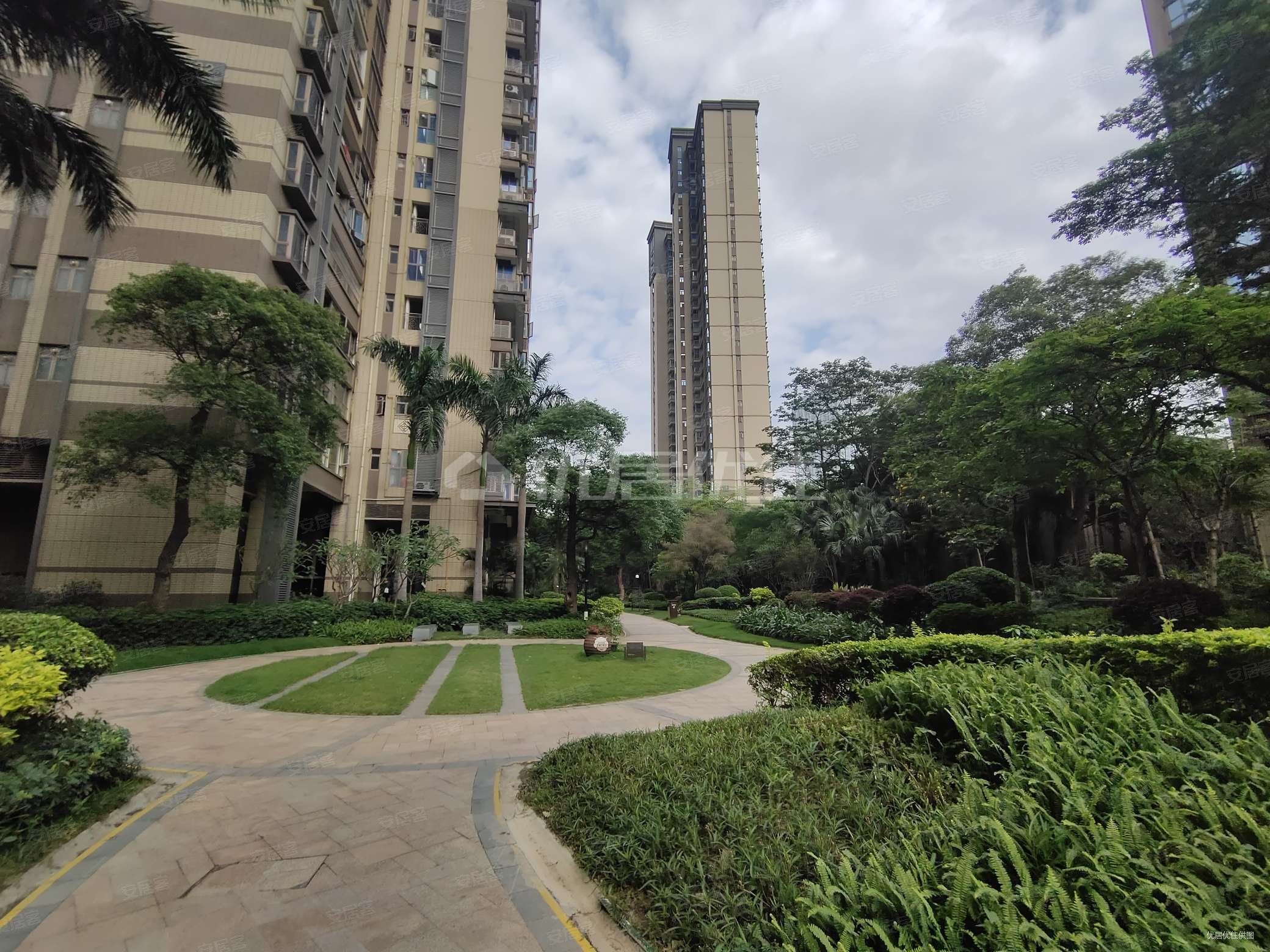 佛山新城千亿配套 依云水岸二期 一线望江单位 毛坯四房