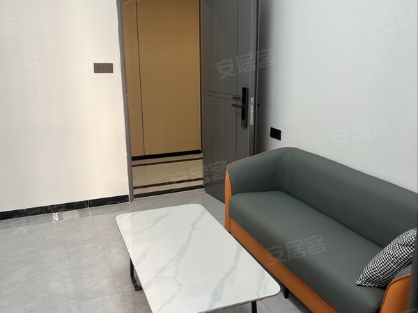 汕头龙湖夏桂埔黄河路自建房本人业无中介费陈厝合豪华首租配套齐全阳光充足,通风路边第一栋出租房源真实图片