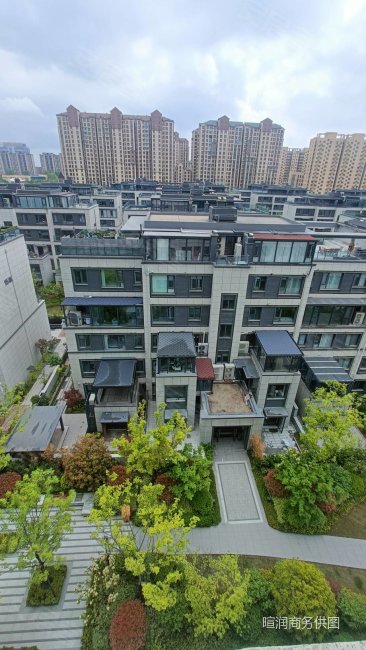 正弘新城1号院洋房,四室两厅两卫毛坯房,新小区环境好性价比高