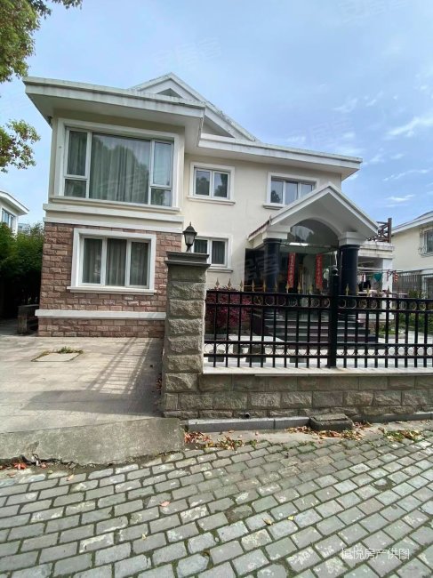 银泰独栋别墅大花园镇中心,房东诚心出售,有钥匙随时看房,昆山银泰