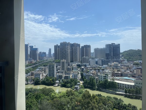 深圳龙岗横岗银信中心横岗地铁口银信中心精装四房两厅两卫出租,看房