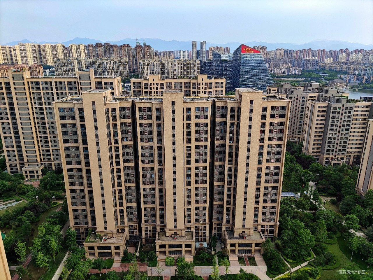 曲江南湖旁金地湖城大境天锦4室观湖大平层带车位南北通透