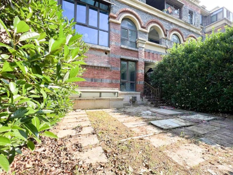 宏图上水庭院4室2厅3卫287.98㎡南999万