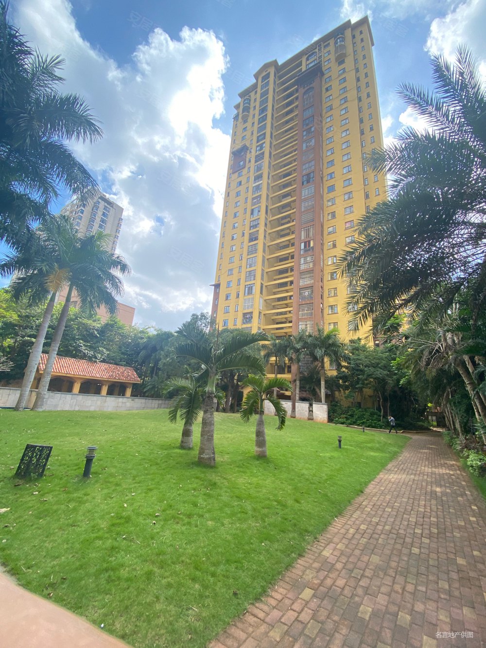 几年不出一套的小区农垦总局旁次新小区香樟林精装五房两厅