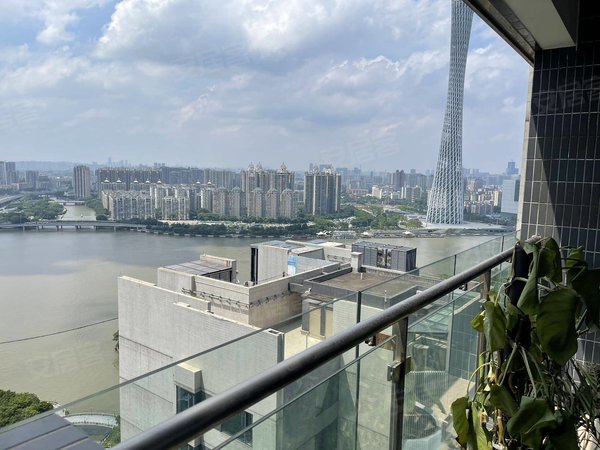 广州天河珠江新城中天汇广场天銮天銮行宫 高层望江豪装意式4房  家电