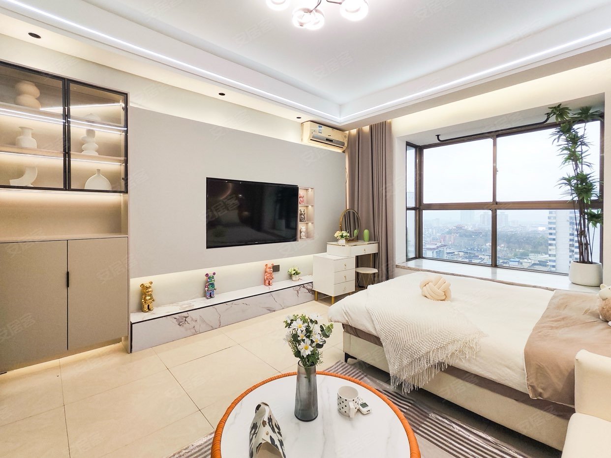 天上不会！实图实价！天心阁定王台国金中心可月付拎包入住