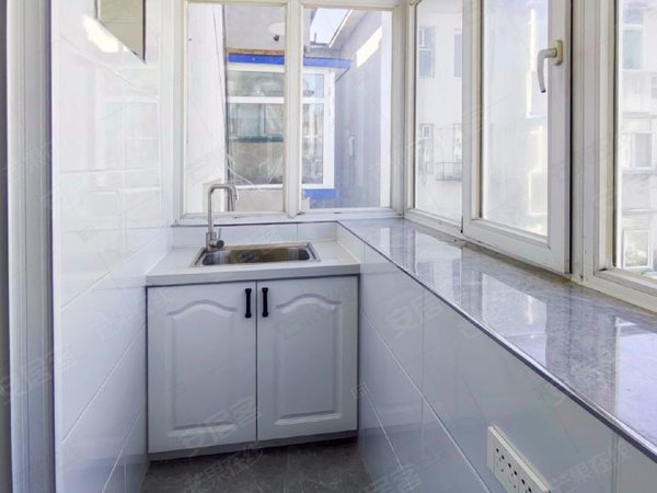 沈阳皇姑太平庄太平庄小区首租 精装一室 可当两室用 家电家具全新