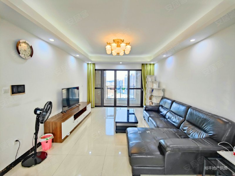 华发四季名苑 4 房  142 方 交通便利 次新小区