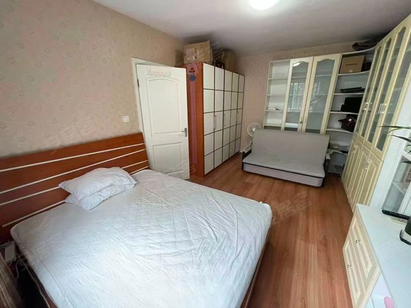 上海浦东世纪公园金桂小区紧邻世纪公园地铁站 带地暖一室 低楼层 可办居住证 可宠出租房源真实图片