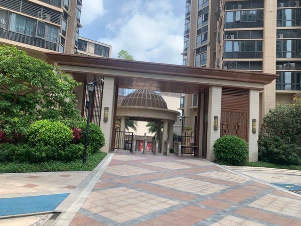 深圳龙岗坪地创城丁山河畔丁山河畔,华润万家楼上,坪地中学对面,精装