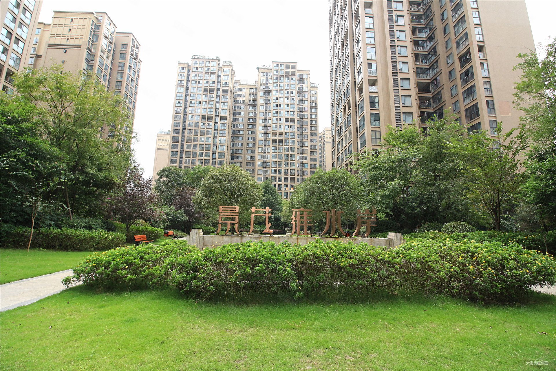 景茂雍水岸顶跃带双车位精装全带