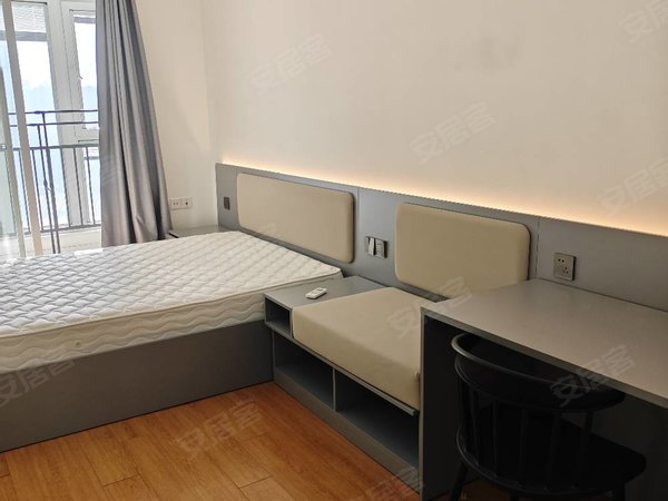 镇江镇江新区大港新区凤栖佳苑居家办工 一居室高级风格 精装家具齐全出租房源真实图片