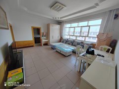乌海海勃湾万达广场矿务局家属楼步梯四楼,半年租7千年租1.4万包费,无空调燃气出租房源真实图片
