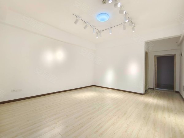 急租橙果公寓可做工作室可注册7号线建安街武汉南湖医院