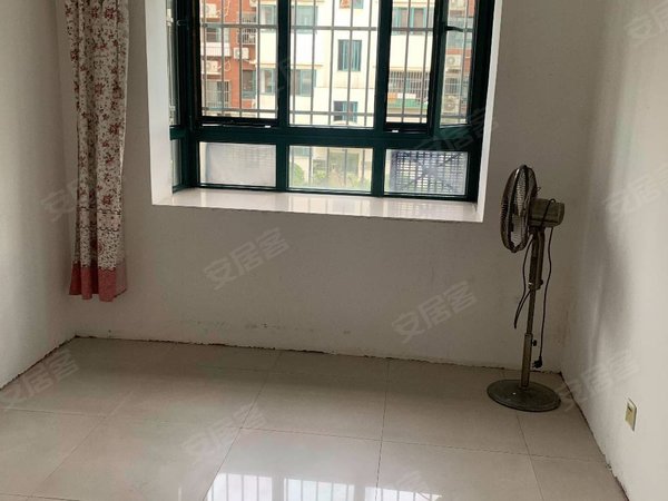 青岛市北浮山后埠西花园埠西花园,套二厅,封闭小区地暖,紧邻地铁口4号