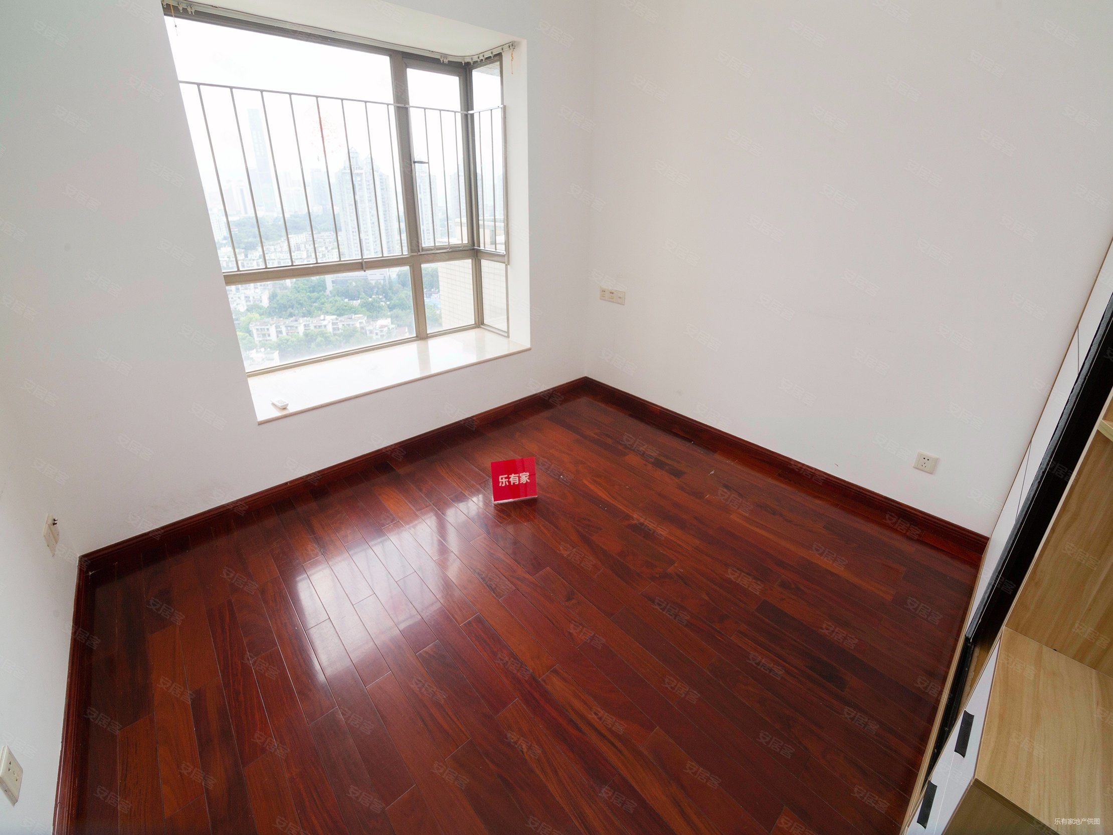 盛世鹏程花园4室2厅0卫147.93㎡南北1040万