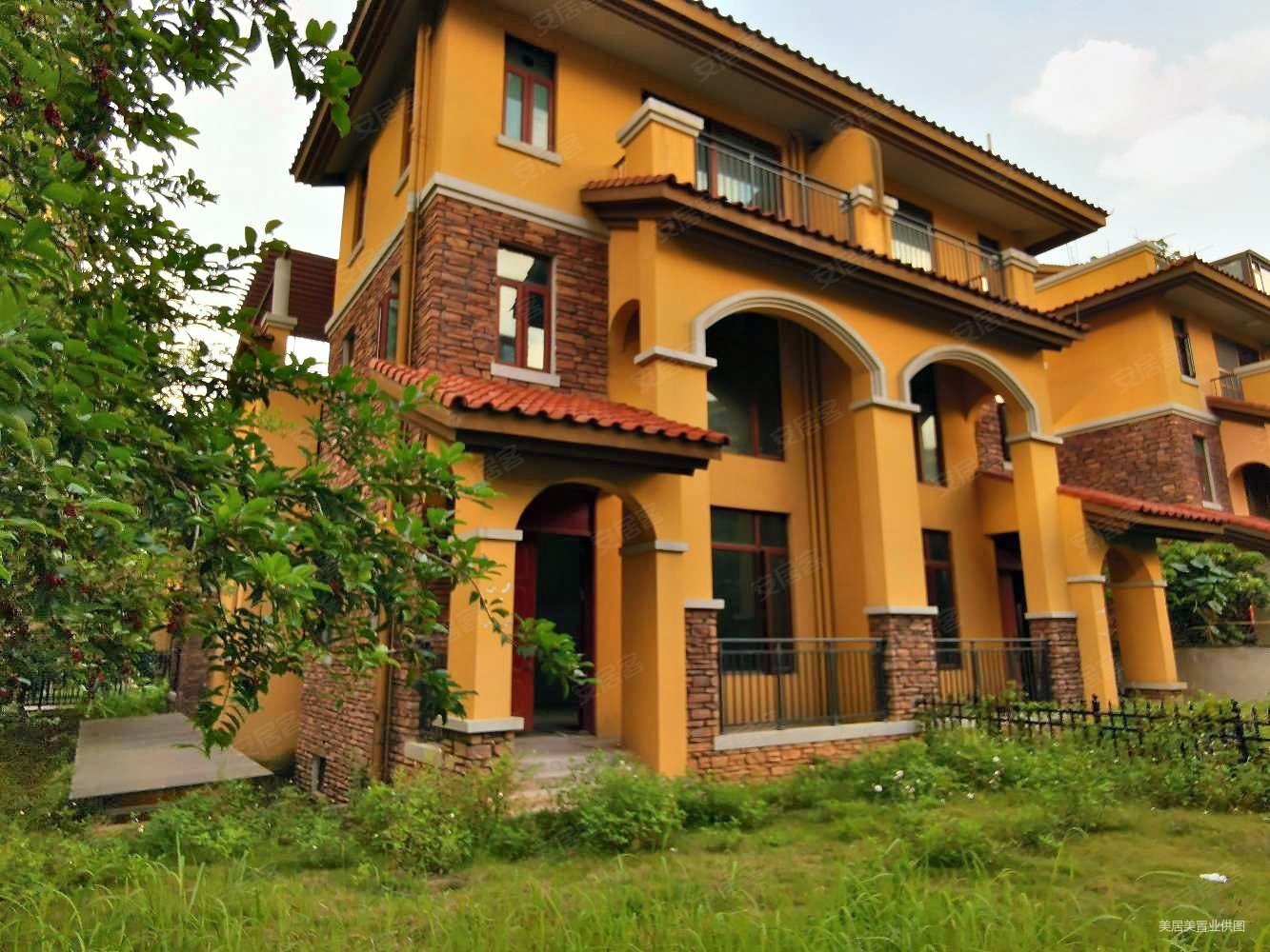 东城双拼别墅嘉宏锦园241方双拼1300万大花园很安静