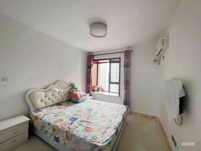 大两居 带电梯 满五 中间楼层采光好 小区新 南北通透