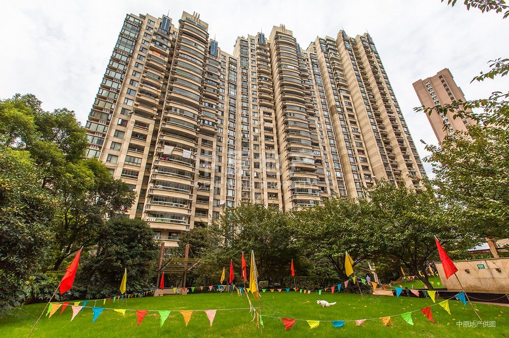 汇龙新城2室2厅1卫107.25㎡南1780万