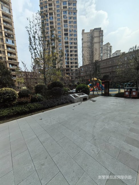 中铁套三诚信出售清水房随时看房带平台的,中铁东湖怡景二手房,55万,3