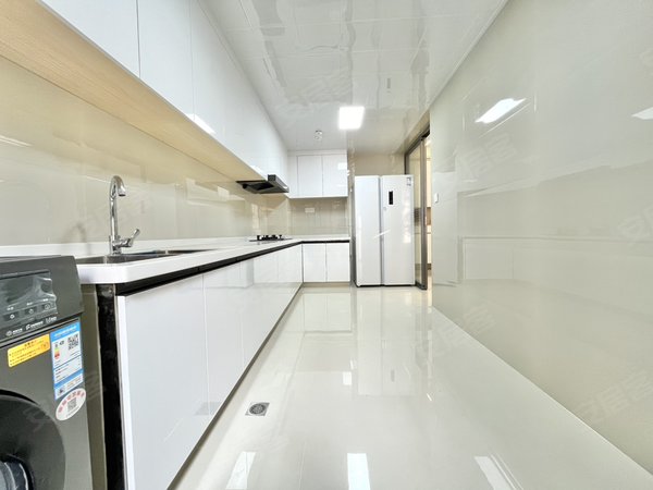 乐山市中新广场瑞松中心城简单干净的租房！长期出租优先！瑞松中心城标准的大两房！出租房源真实图片