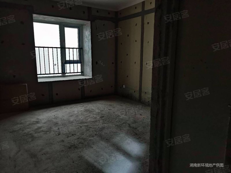 师大克拉美丽山庄毛坯四房