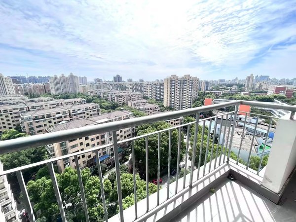 上海闵行春申上海春城(北区)品质小区,全屋精装,周边配套设施齐全