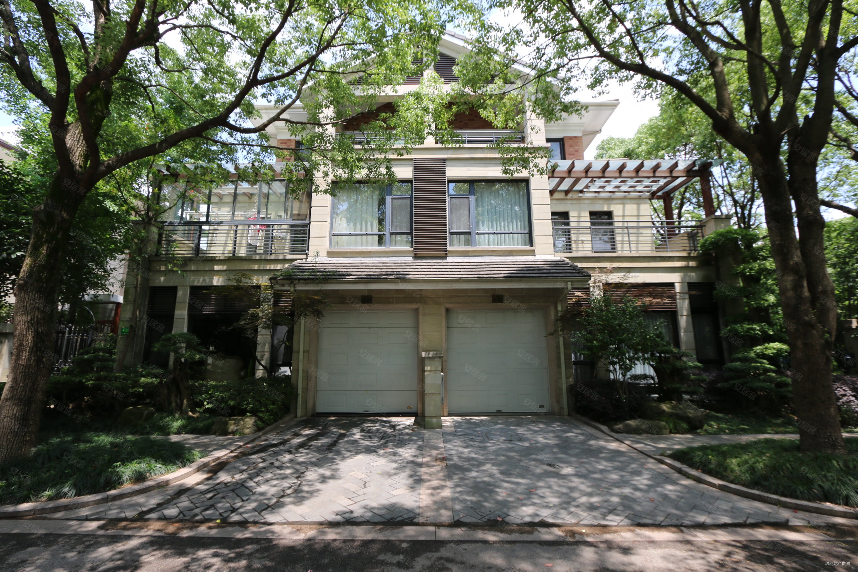 银都名墅新出390多号您肯定没看过到价签字花园300平