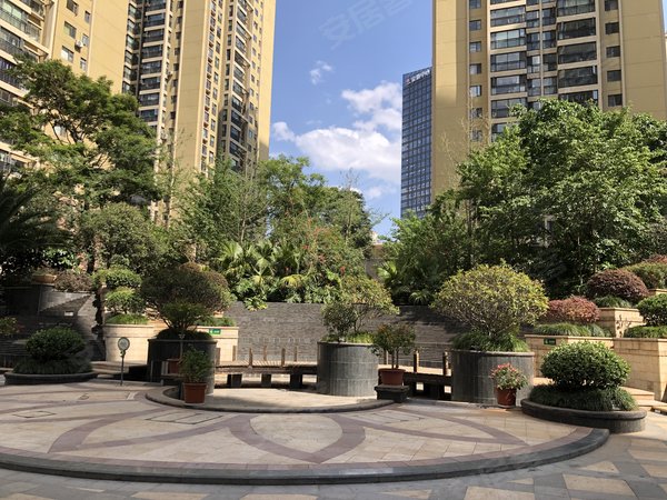 昆明西山滇池路片区金坤尚城祥和里西端头 带全套家具家电 装修清爽