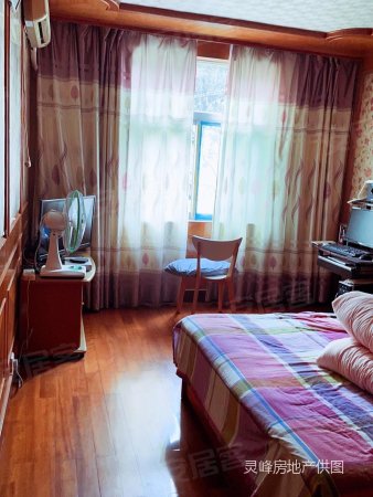 峰影苑精装三室一厅满五随时看房