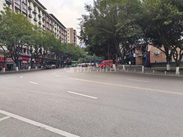 团山堡中医院旁低楼层大两房带阳台安心出租 位置好 居家安静,北碚