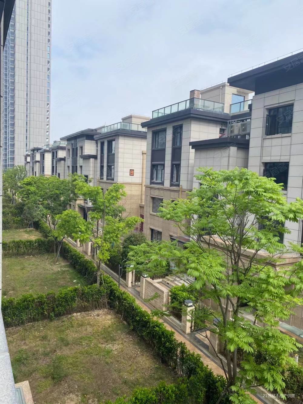 碧桂园珑悦叠墅185平三跃四送顶楼露台80平户型好利用率高