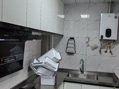 镇江镇江新区幸福广场客厅连阳台带柜机,精装两室厨卫天然气长租更划算近英科孚能东方出租房源真实图片