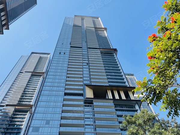 深圳南山大冲华润城润玺(一期)顶层出租不用担心楼上有噪音 坐在阳台