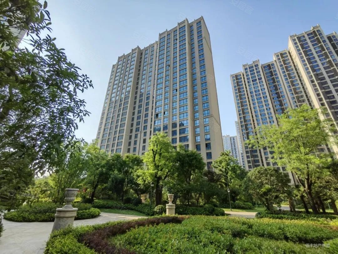 曲江千林郡雁塔南路888号3室2厅2卫1259平方米