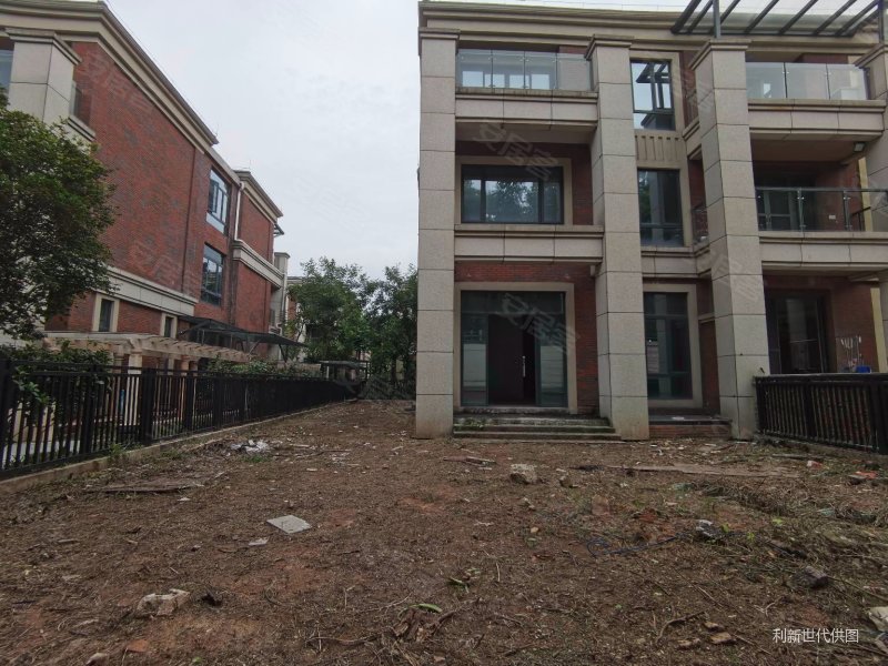 鼎峰尚境次新别墅 花园二百平 看房方便