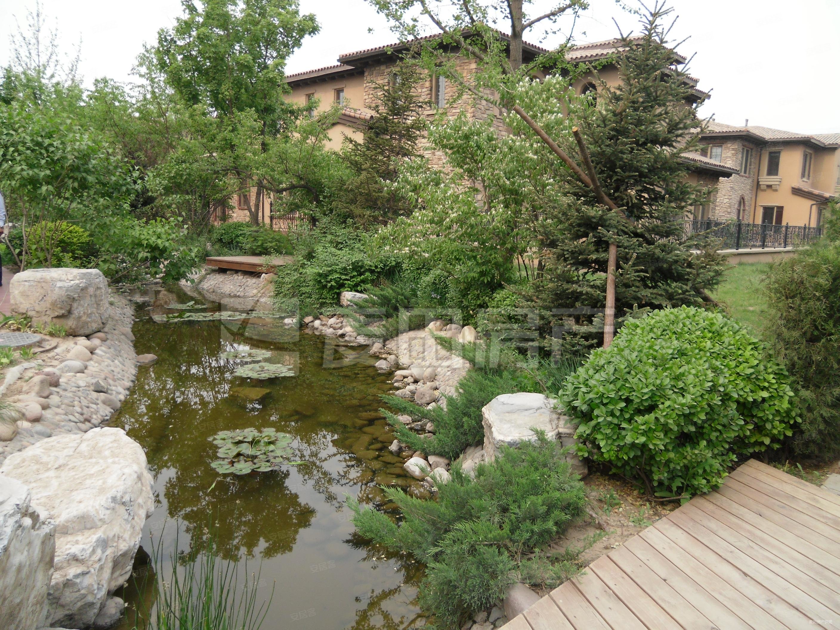 龙湖滟澜山5室2厅4卫253㎡南北2199万