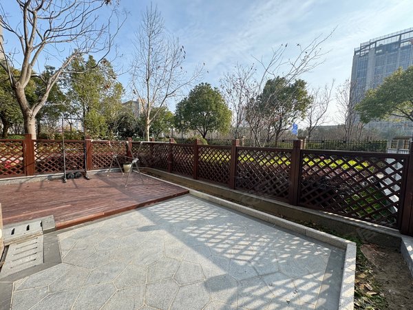 南通海门海门市区龙信广场龙信广场106平两室两厅一卫精装修,设施齐全