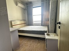 无锡新吴江溪自己，房，国际一花园朝南精装单间，有厨房，有空调。泰伯广场出租房源真实图片