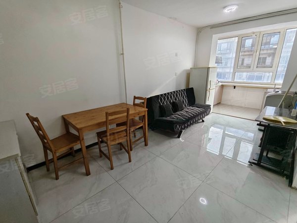 大连金州光明金湾路小区劳动局小区，包取暖物业，临近光明市场，瑞柏中心，中医院。出租房源真实图片