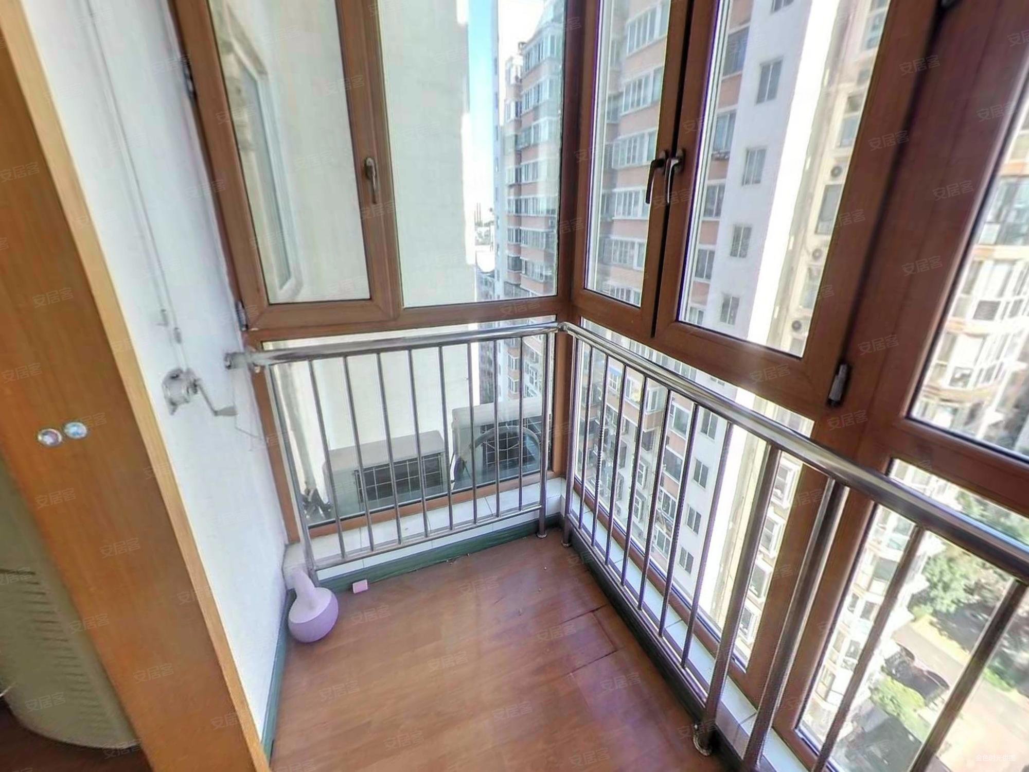 精装修怡馨家园 有电梯 大两居 出行方便 临地铁 南北通透