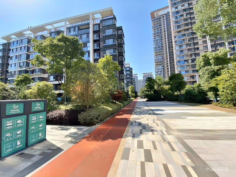 好房推荐 绿地天空树 三房两厅两卫 中上楼层 赏太湖美景