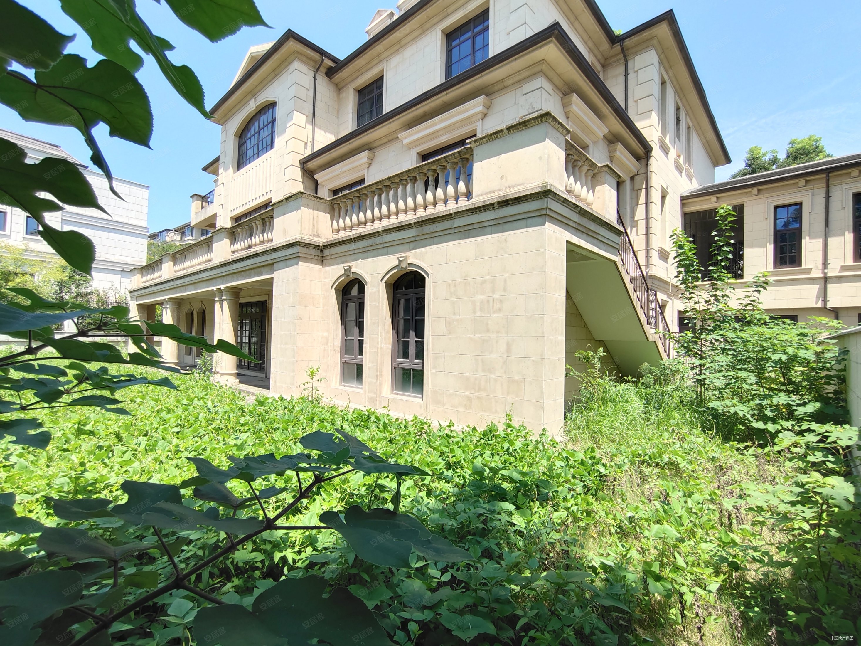 绿地乔治庄园(别墅)7室4厅10卫1194.22㎡西南3000万