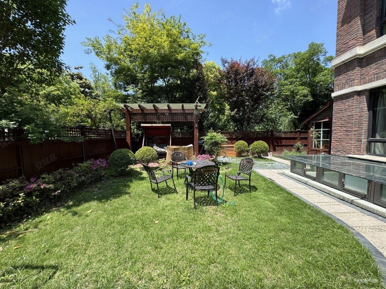 金地艺华年(别墅)5室3厅4卫234.62㎡南北1258万