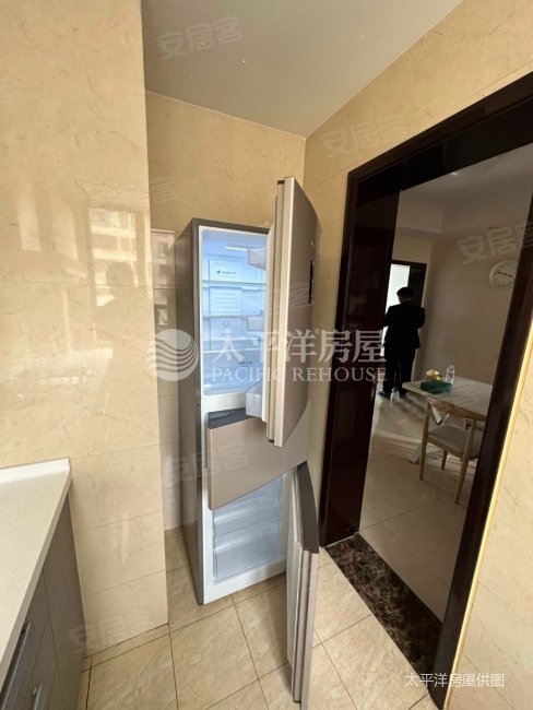 浦发御园电梯9楼房龄新精装可拎包入住密度低