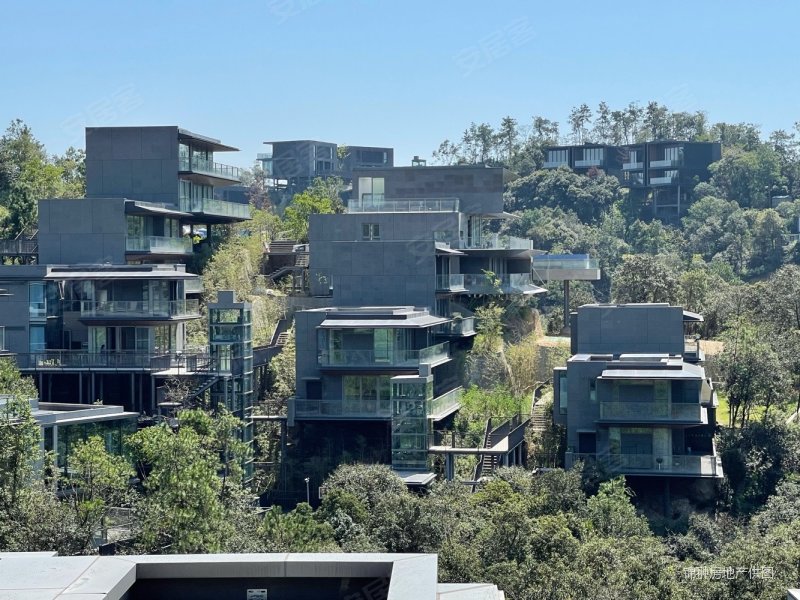 蓝城郡安里3室2厅3卫88㎡南325万